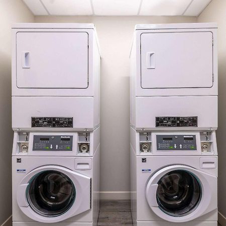 Microtel Inn & Suites Dorval Qc Bagian luar foto