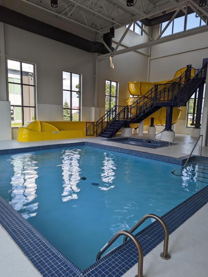 Microtel Inn & Suites Dorval Qc Bagian luar foto
