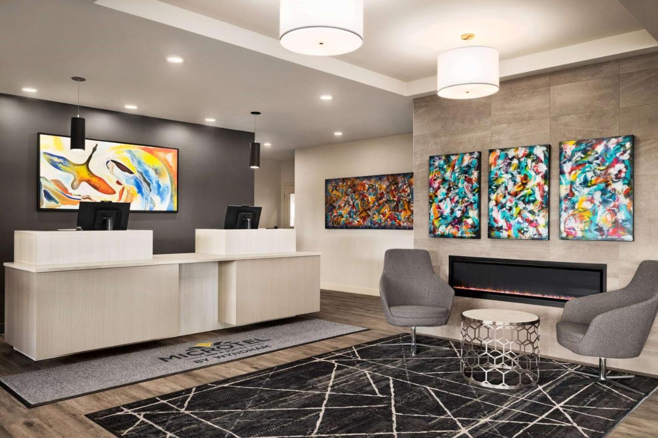 Microtel Inn & Suites Dorval Qc Bagian luar foto