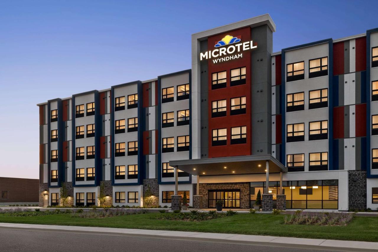 Microtel Inn & Suites Dorval Qc Bagian luar foto