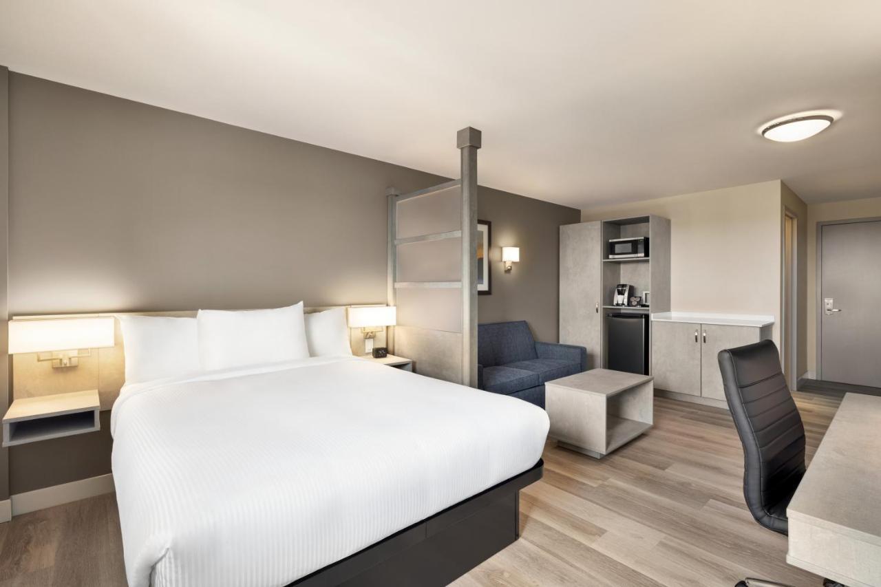 Microtel Inn & Suites Dorval Qc Bagian luar foto