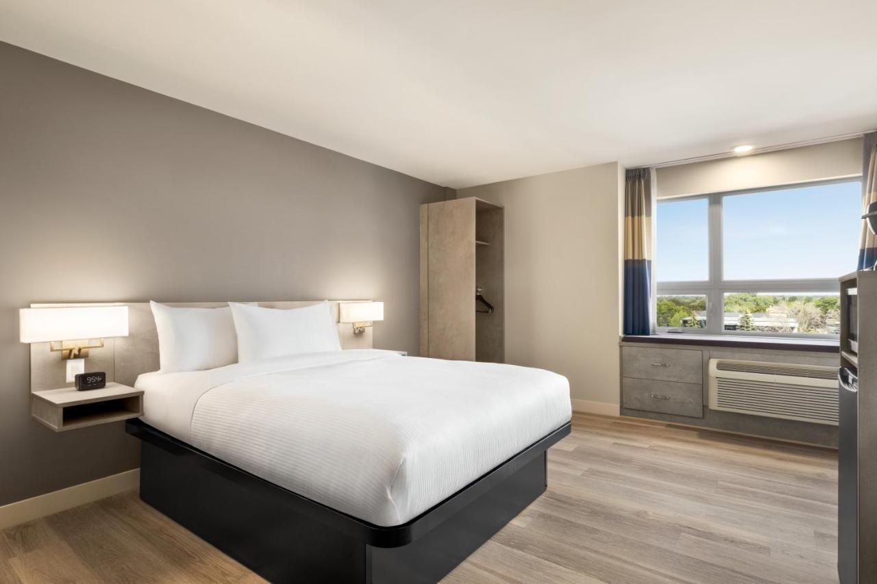 Microtel Inn & Suites Dorval Qc Bagian luar foto