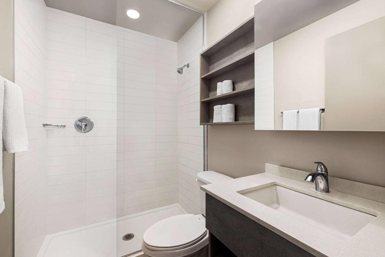 Microtel Inn & Suites Dorval Qc Bagian luar foto