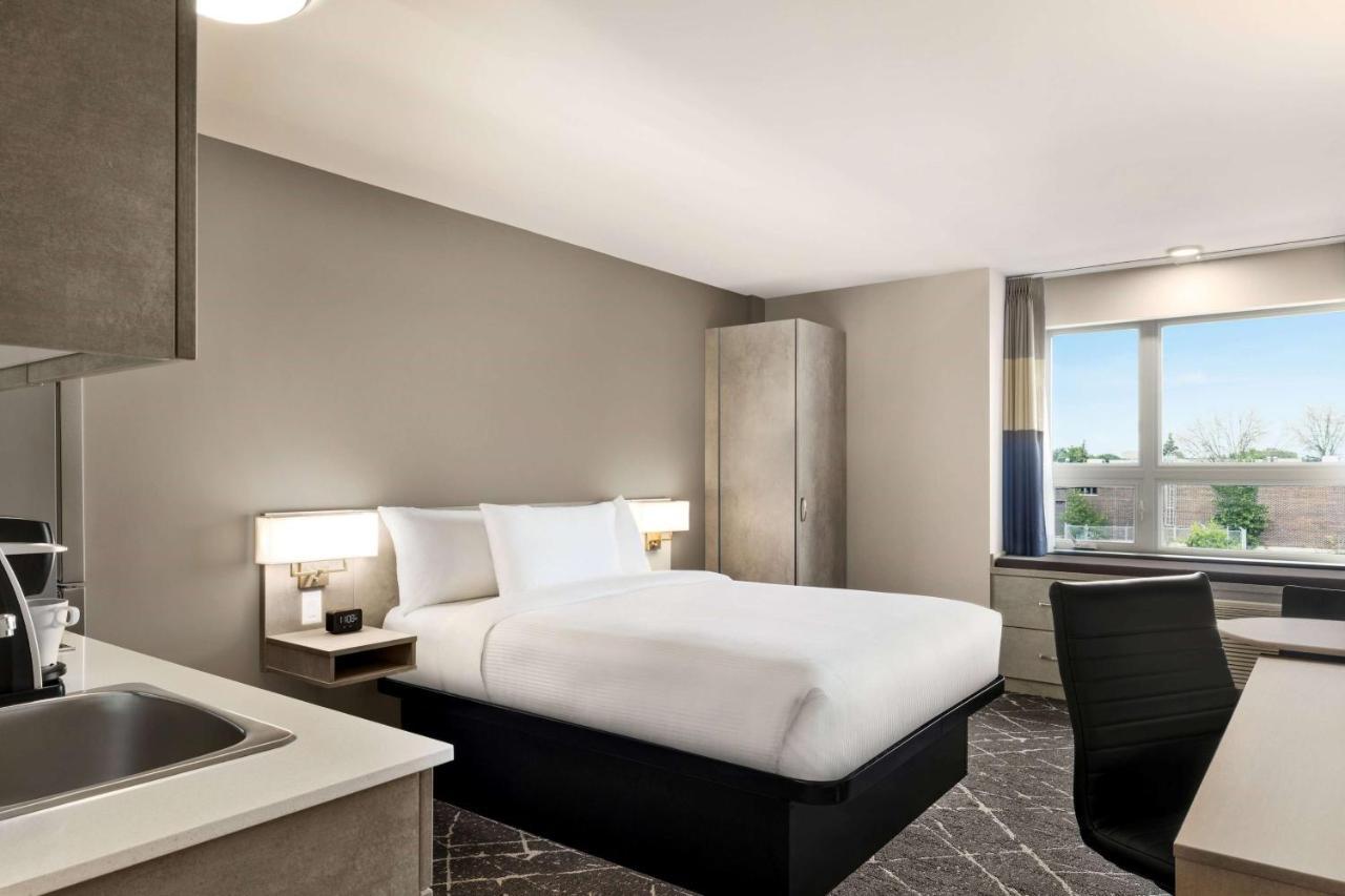 Microtel Inn & Suites Dorval Qc Bagian luar foto