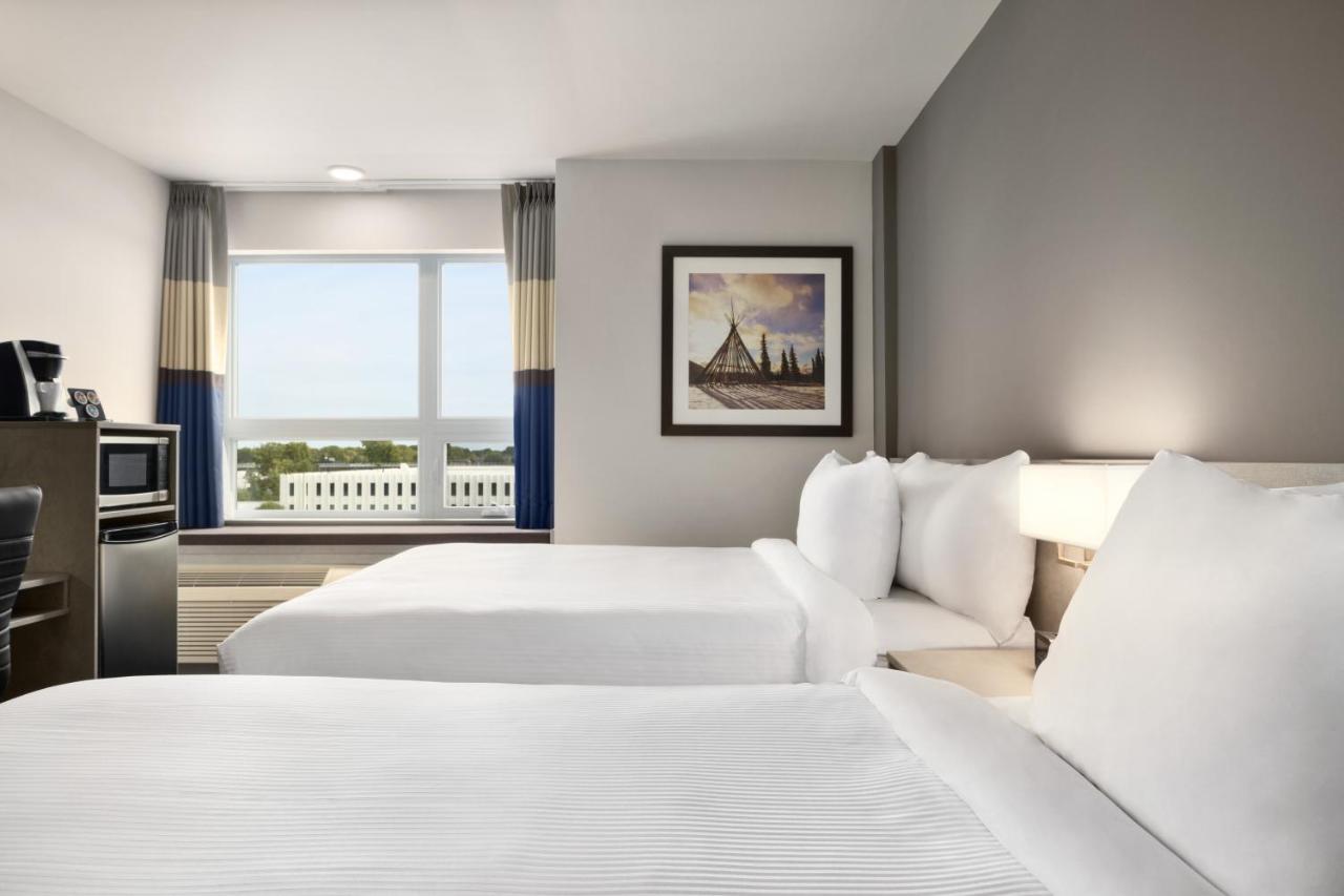 Microtel Inn & Suites Dorval Qc Bagian luar foto