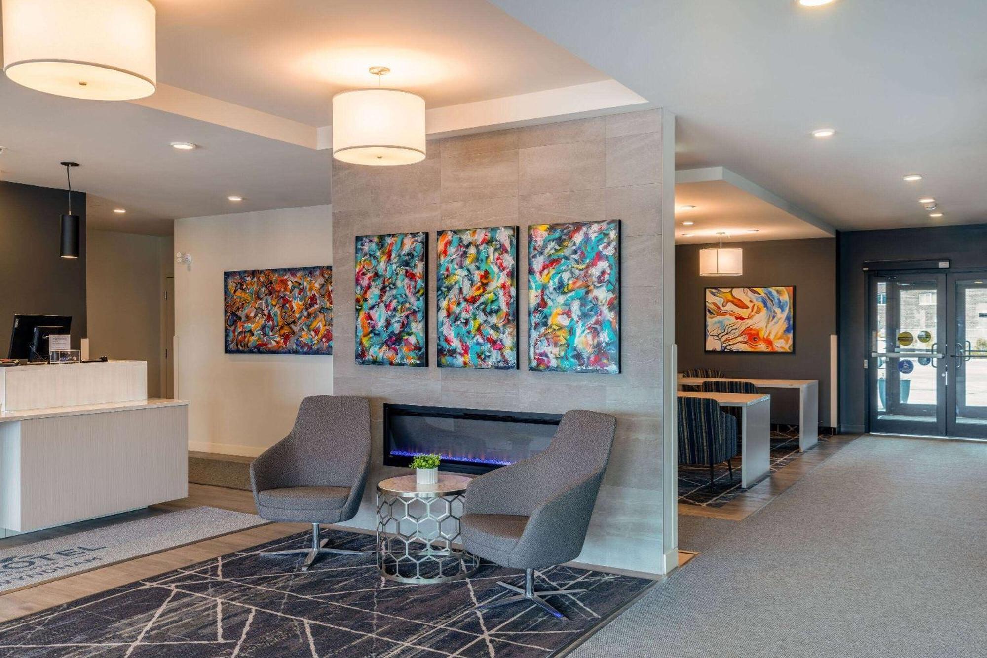 Microtel Inn & Suites Dorval Qc Bagian luar foto