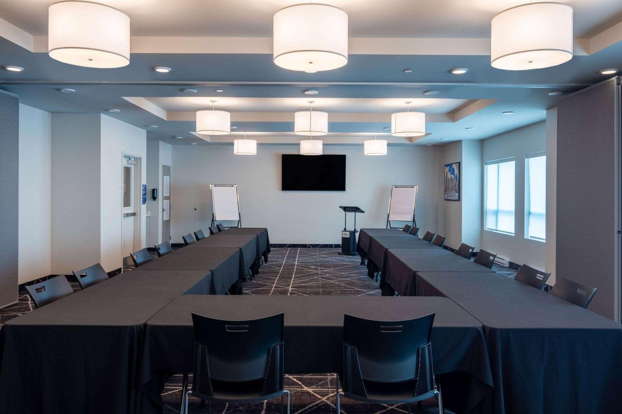 Microtel Inn & Suites Dorval Qc Bagian luar foto