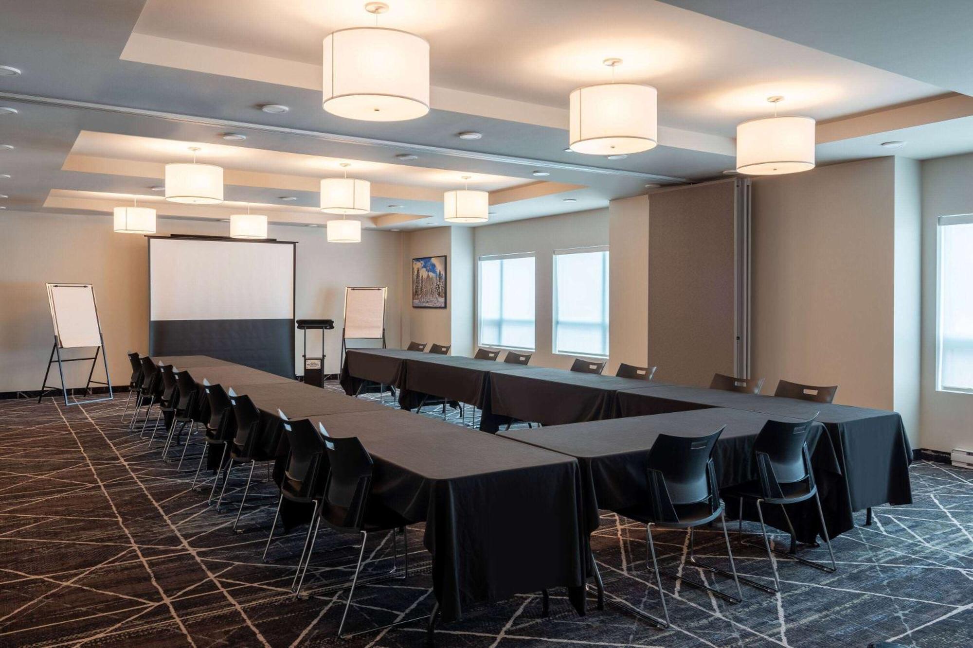 Microtel Inn & Suites Dorval Qc Bagian luar foto