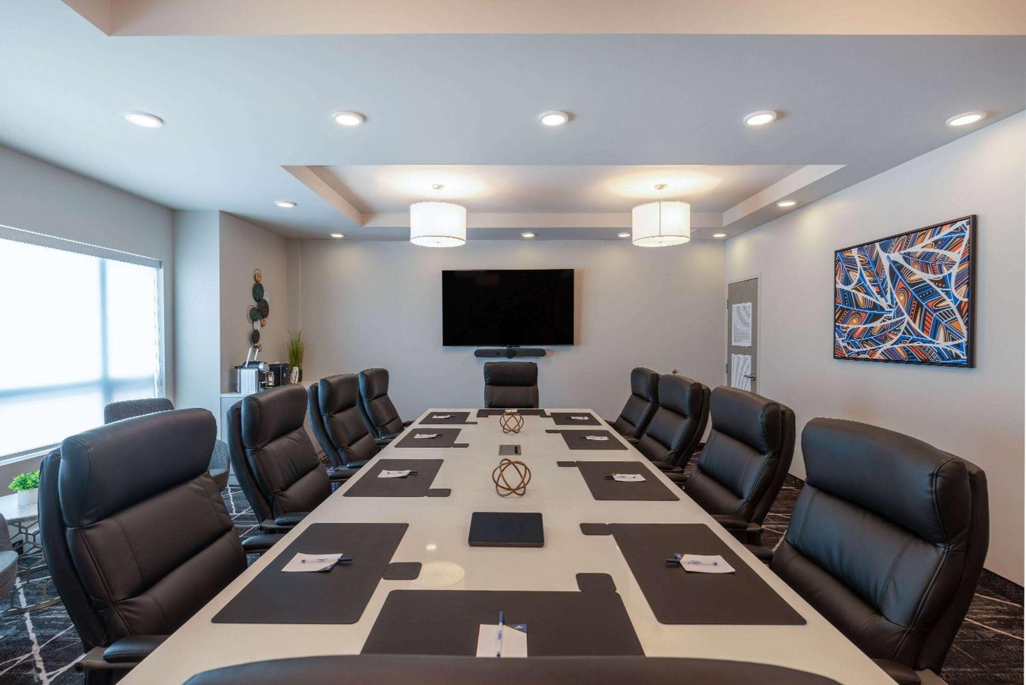 Microtel Inn & Suites Dorval Qc Bagian luar foto